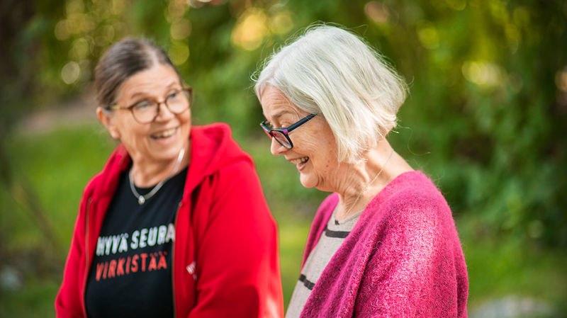 Omaishoitajat saavat vertaistukiryhmistä voimaa