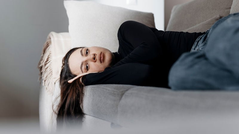 Punaisen Ristin Yksinäisyysbarometri: Jo lähes kaksi kolmesta kokee yksinäisyyttä Suomessa – yksinäisyys ja eristäytyminen yleisintä nuorilla ja nuorilla aikuisilla