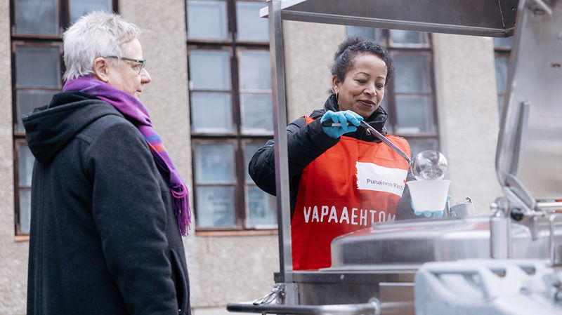 Ihmisten ahdinko näkyy Suomen Punaisen Ristin ruoka-apukyselyn vastauksissa